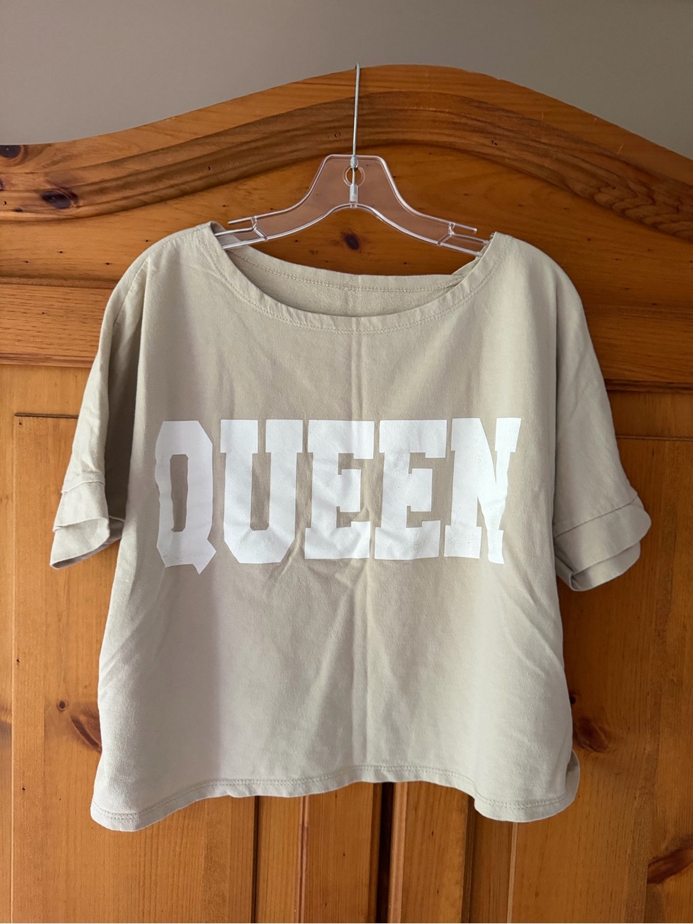 QUEEN Graphic Boxy Tee - Beige